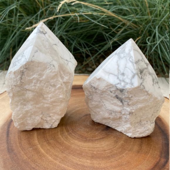 One Howlite Polished Point, Crystal Grid Point, Third Eye Chakra, Boho Decor - Picture 2 of 4